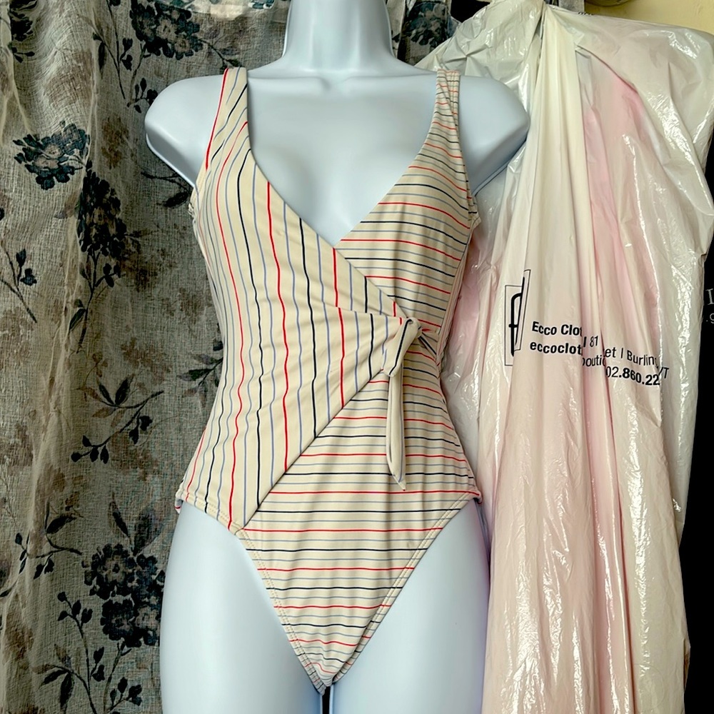 Very cute one piece swim suit . Worn once size small